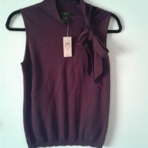 Sleeveless purple lite sweater top